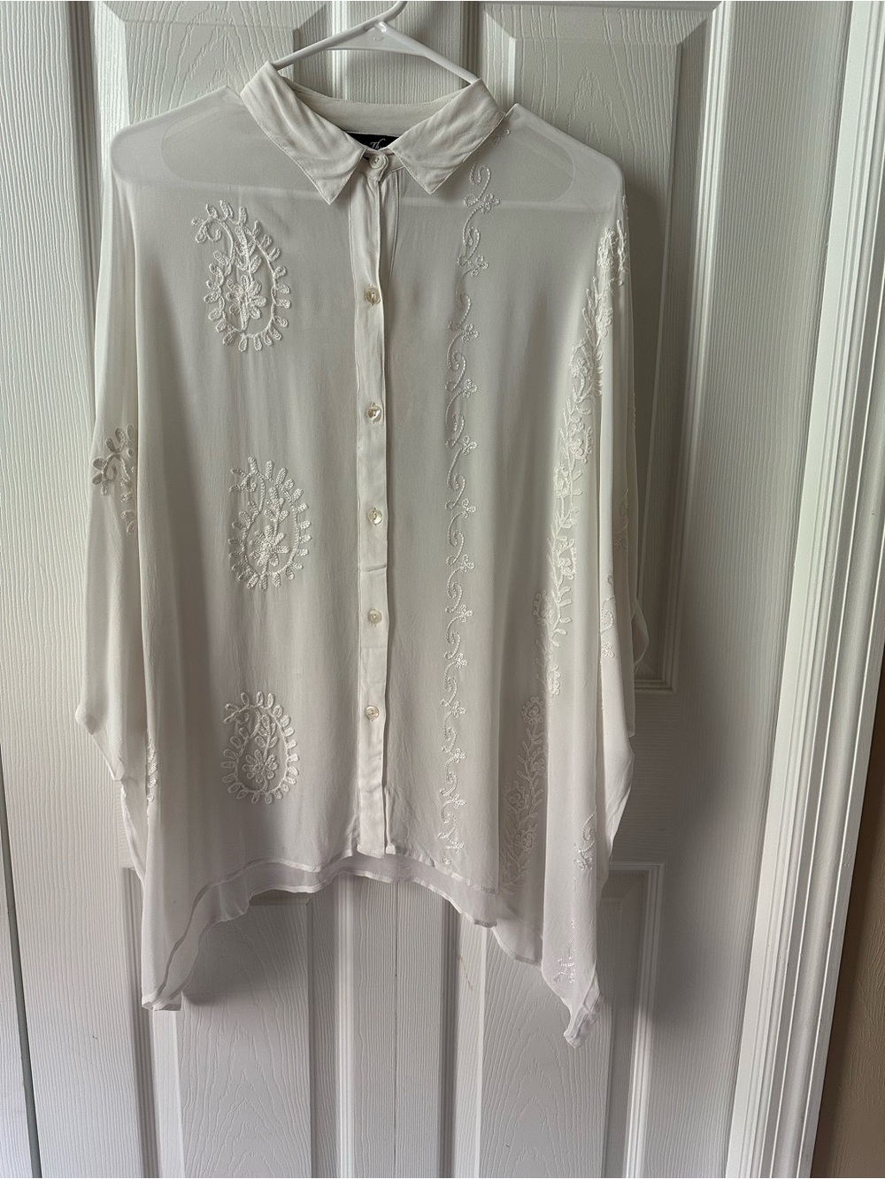 NWOT Young Threads Elegant White Embroidered Button-Down Shirt